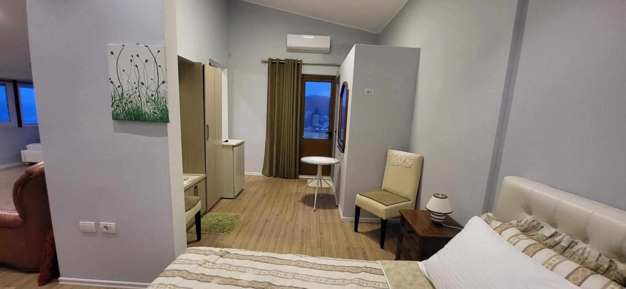 Jon Rooms Himare Exterior photo