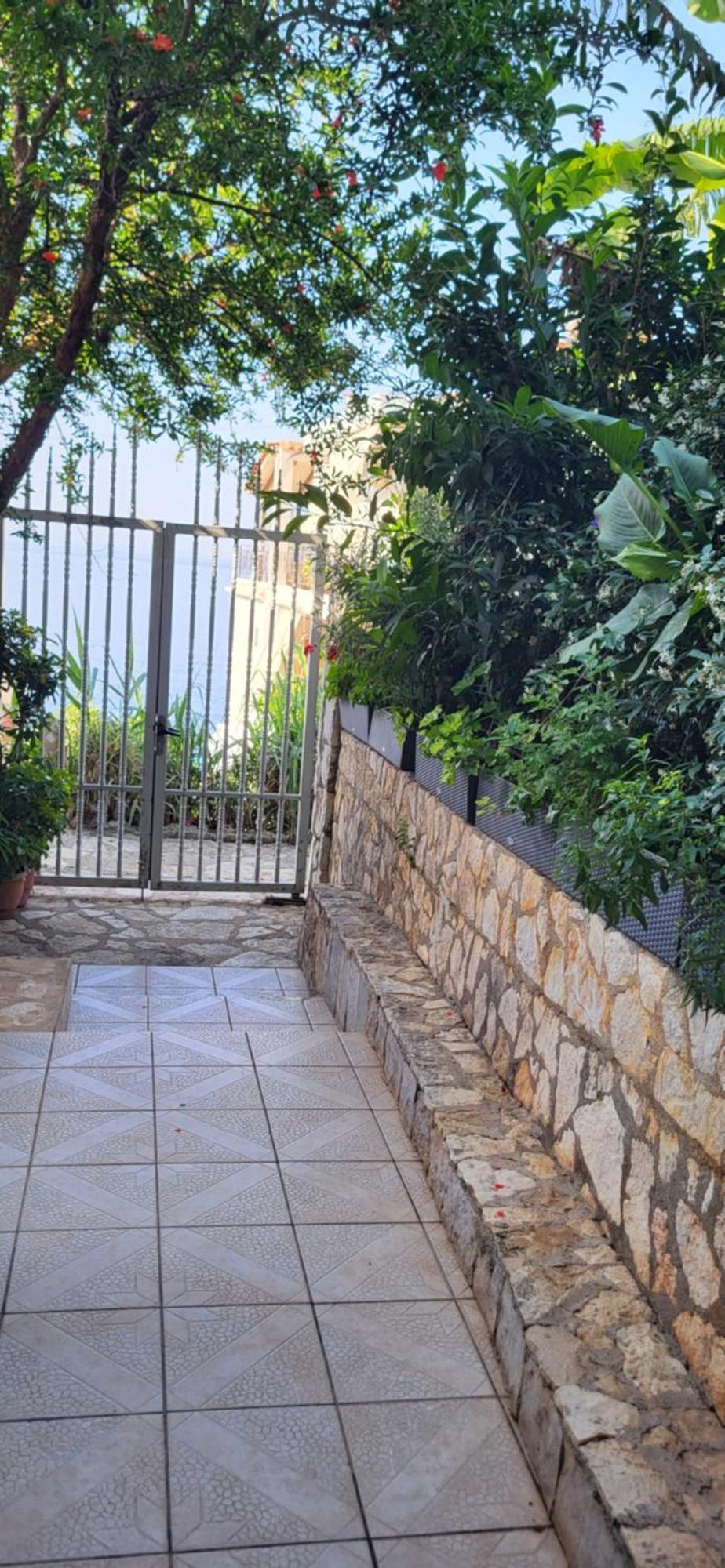Jon Rooms Himare Exterior photo